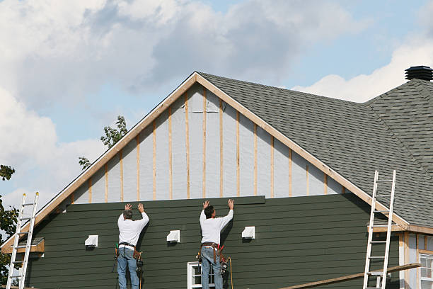 Professional Emergency Siding Repair technician working in Woodsboro, TX